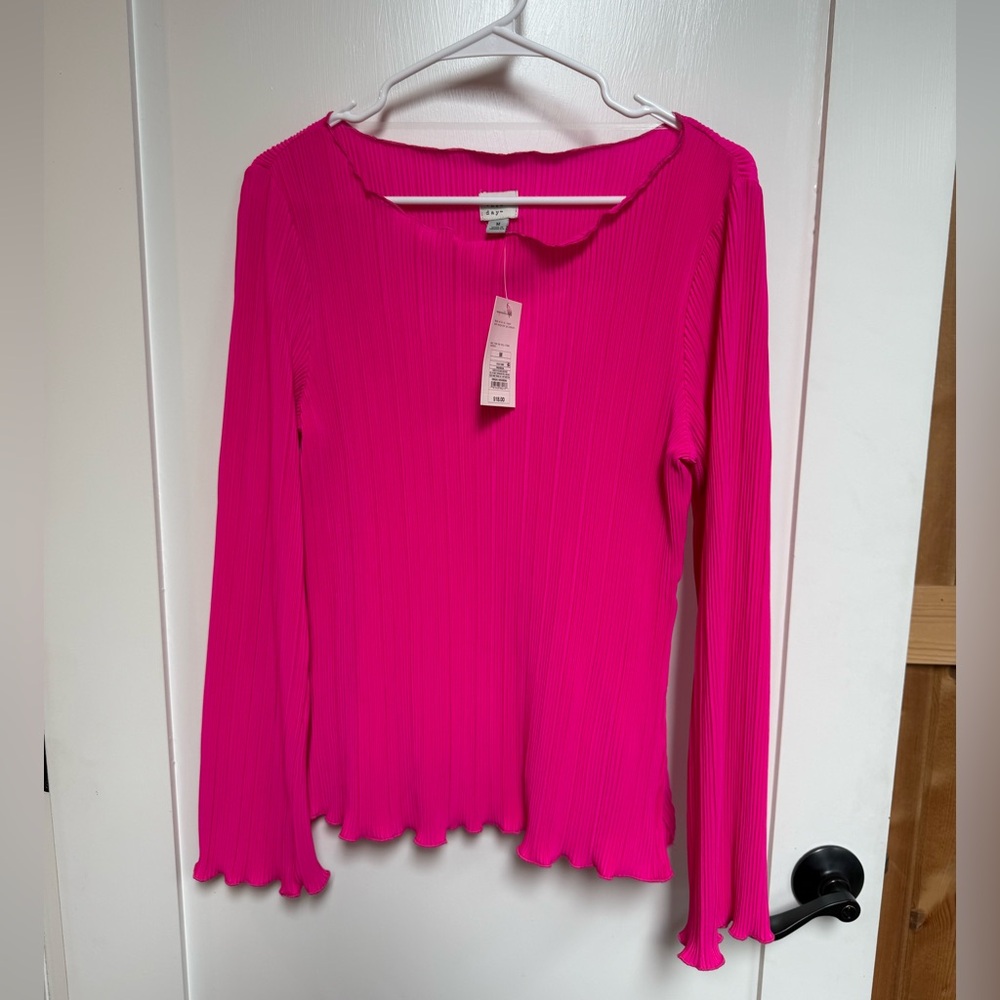 A New Day women’s long sleeve shirt. Hot pink. New with tags. Size M.